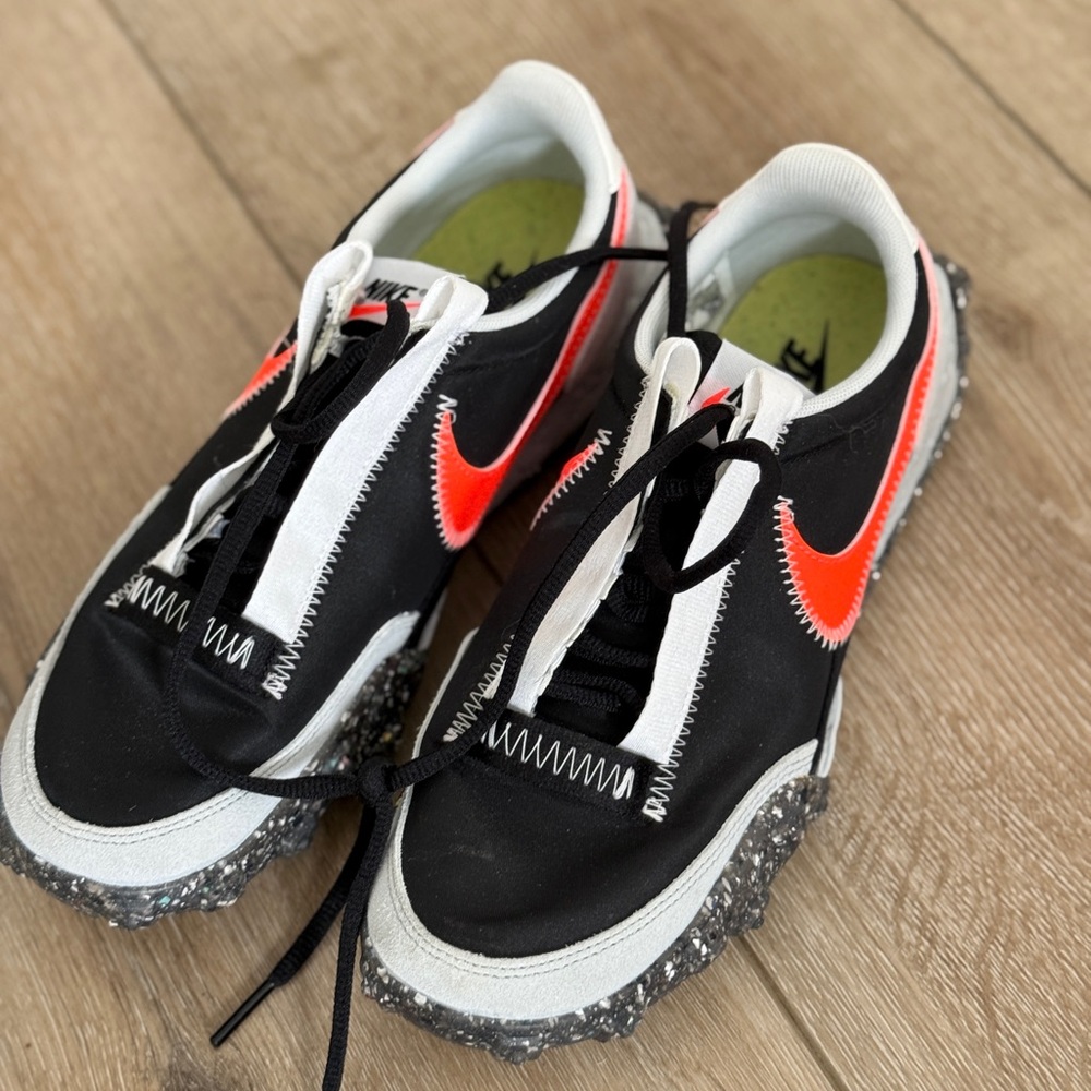 Nike Waffle Racer Crater CT1983-101 Black/Hyper Crimson